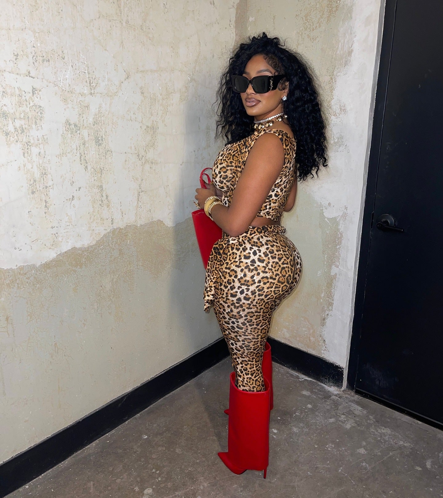 Sexy Leopard Print 2-Piece Set – Crop Top & High-Waist Pants with Red Boots Style