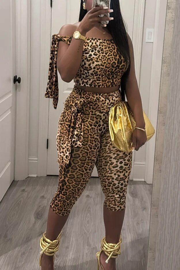 Sexy Leopard Print 2-Piece Set – Crop Top & High-Waist Pants with Red Boots Style